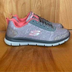 Womens 8 Skechers Slip Resistant Work Shoes Grey Pink SEF1508